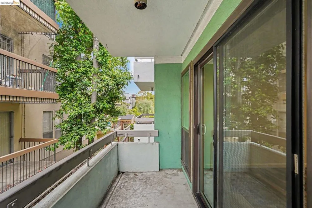 651 Oakland Ave #2D Oakland, CA 94611