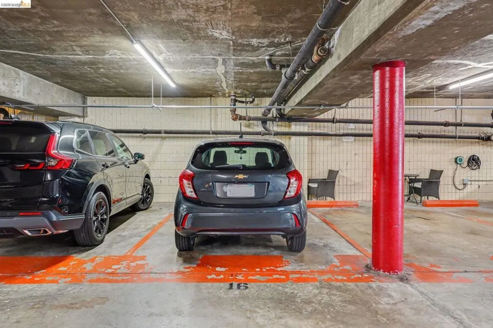 651 Oakland Ave #2D Oakland, CA 94611
