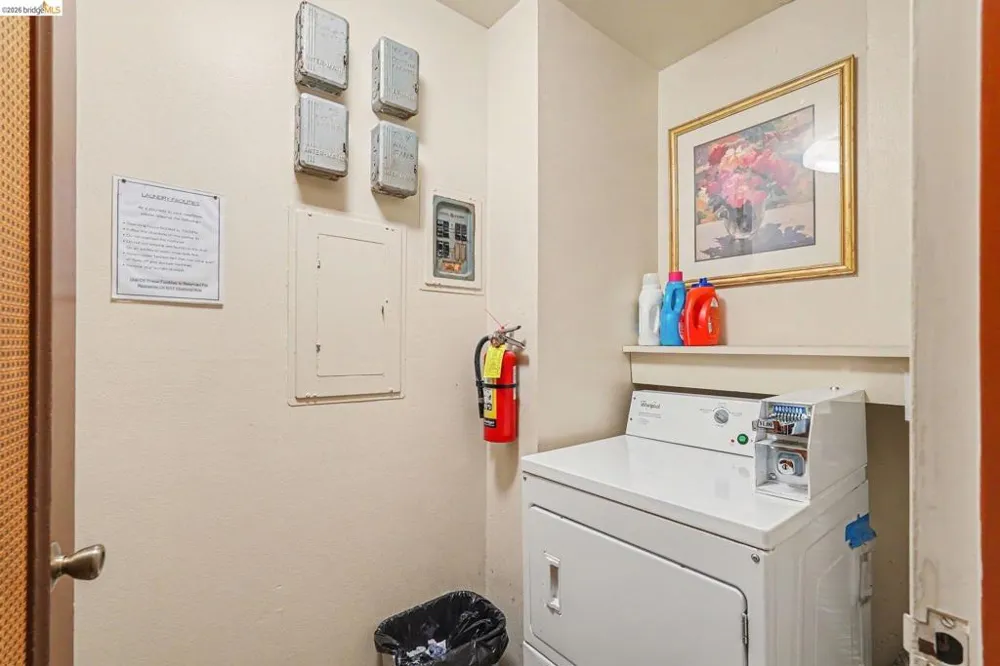 651 Oakland Ave #2D Oakland, CA 94611