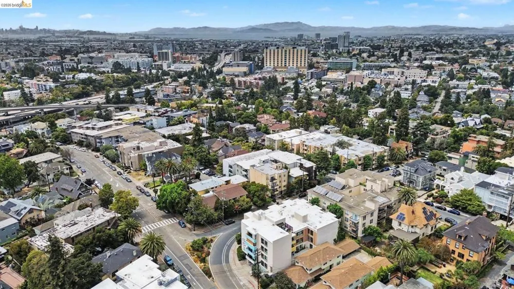 651 Oakland Ave #2D Oakland, CA 94611