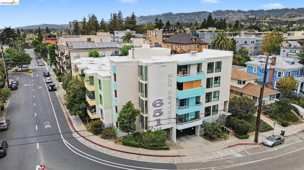 651 Oakland Ave #2D Oakland, CA 94611