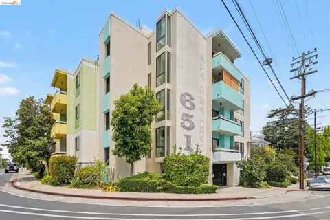 651 Oakland Ave #2D