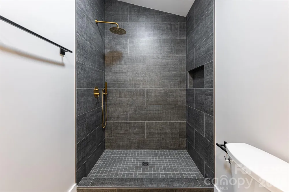153-B Hackleburg Lane Hendersonville, NC 28792