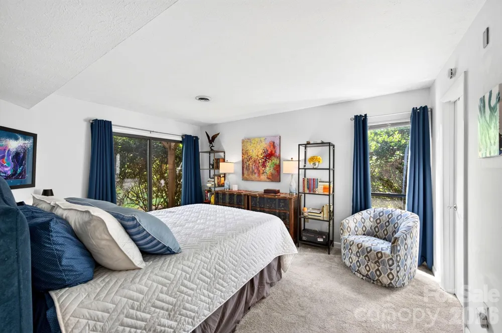 9 Ravencroft Lane #B-9 and Garage 2 Unit D Asheville, NC 28803
