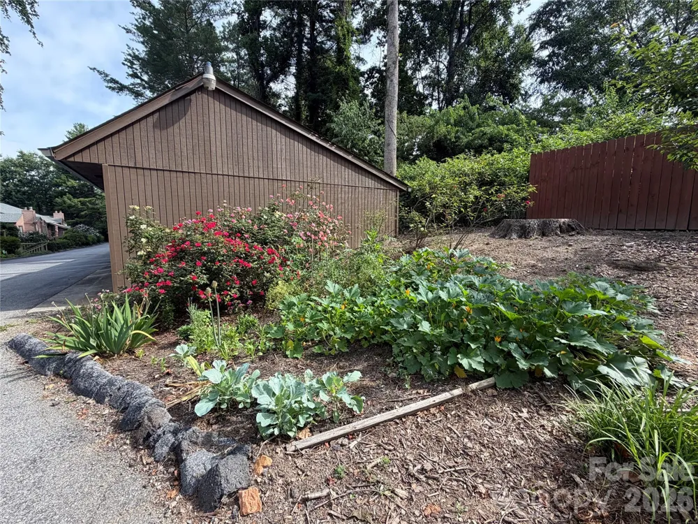 9 Ravencroft Lane #B-9 and Garage 2 Unit D Asheville, NC 28803