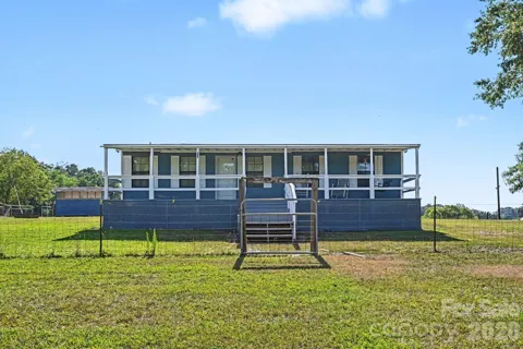 812 Forest Hills School Road