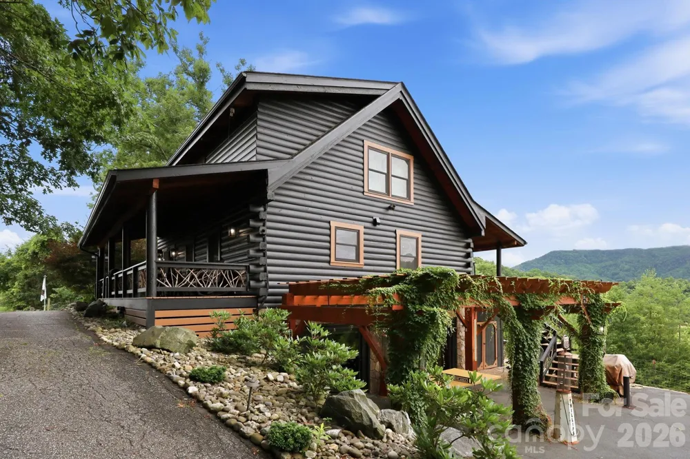 206 Hamlet Drive Burnsville, NC 28714