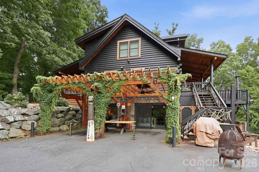 206 Hamlet Drive Burnsville, NC 28714