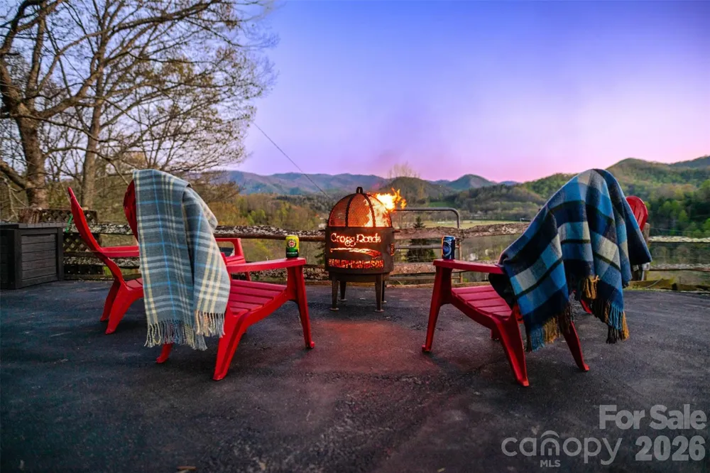 206 Hamlet Drive Burnsville, NC 28714