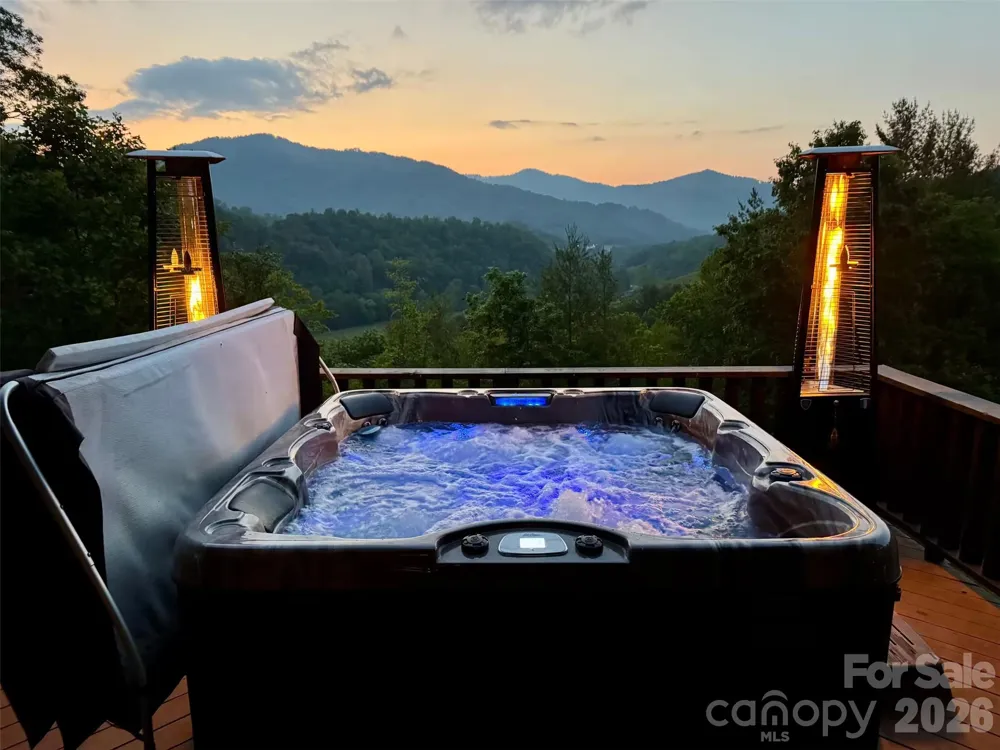 206 Hamlet Drive Burnsville, NC 28714