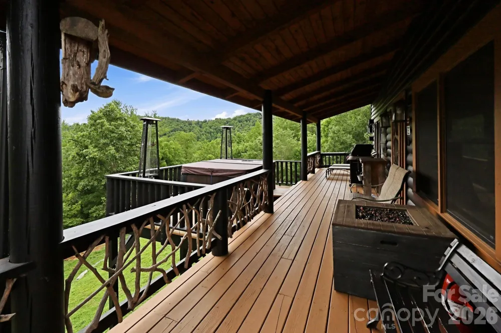 206 Hamlet Drive Burnsville, NC 28714