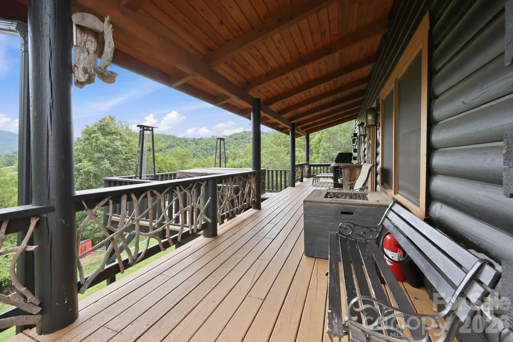 206 Hamlet Drive Burnsville, NC 28714