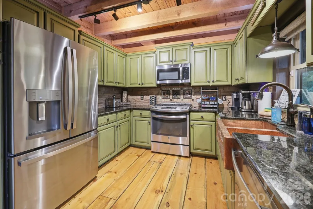 206 Hamlet Drive Burnsville, NC 28714