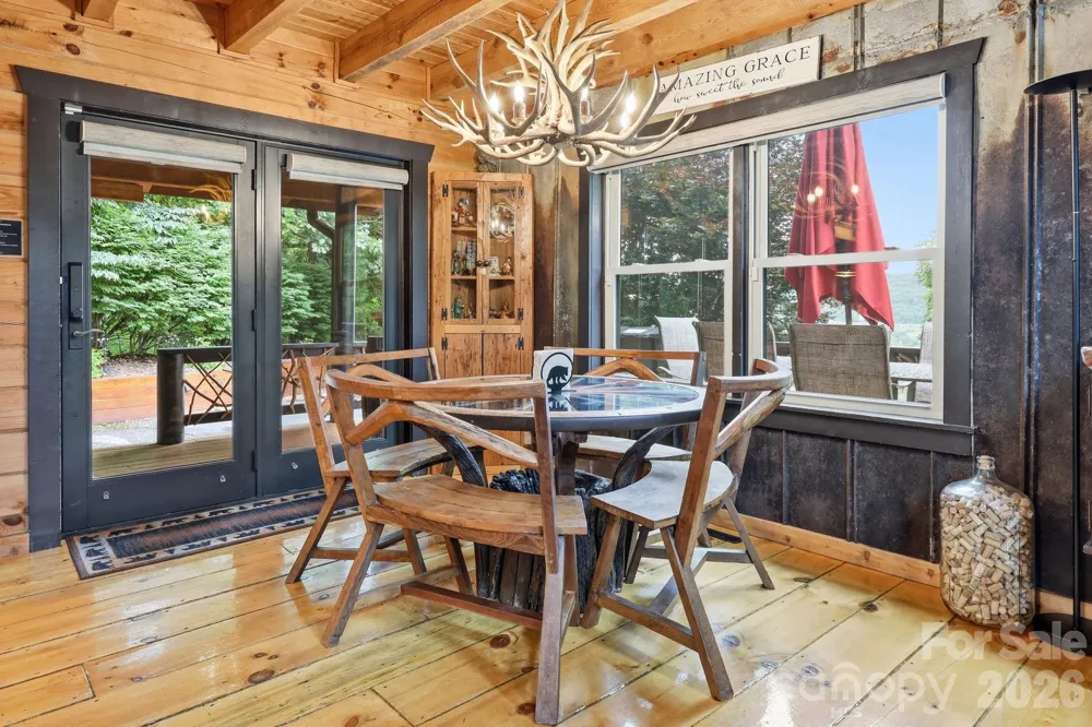 206 Hamlet Drive Burnsville, NC 28714
