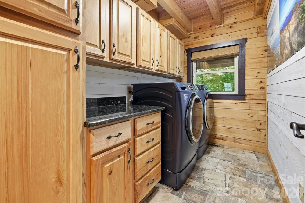 206 Hamlet Drive Burnsville, NC 28714