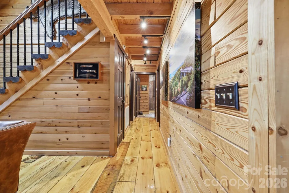 206 Hamlet Drive Burnsville, NC 28714