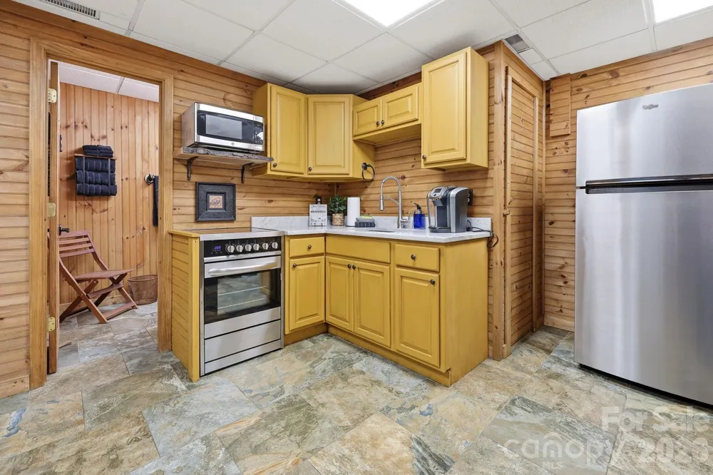 206 Hamlet Drive Burnsville, NC 28714