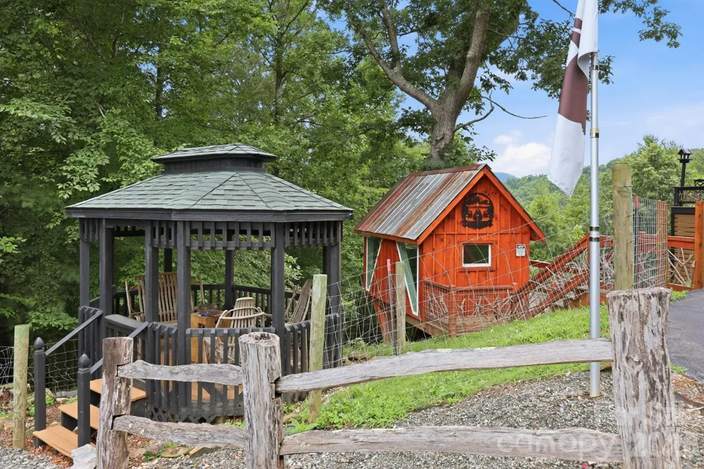 206 Hamlet Drive Burnsville, NC 28714
