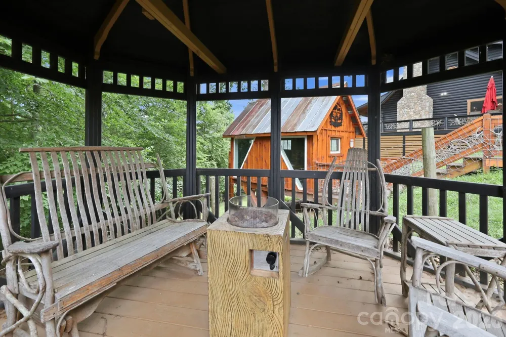 206 Hamlet Drive Burnsville, NC 28714