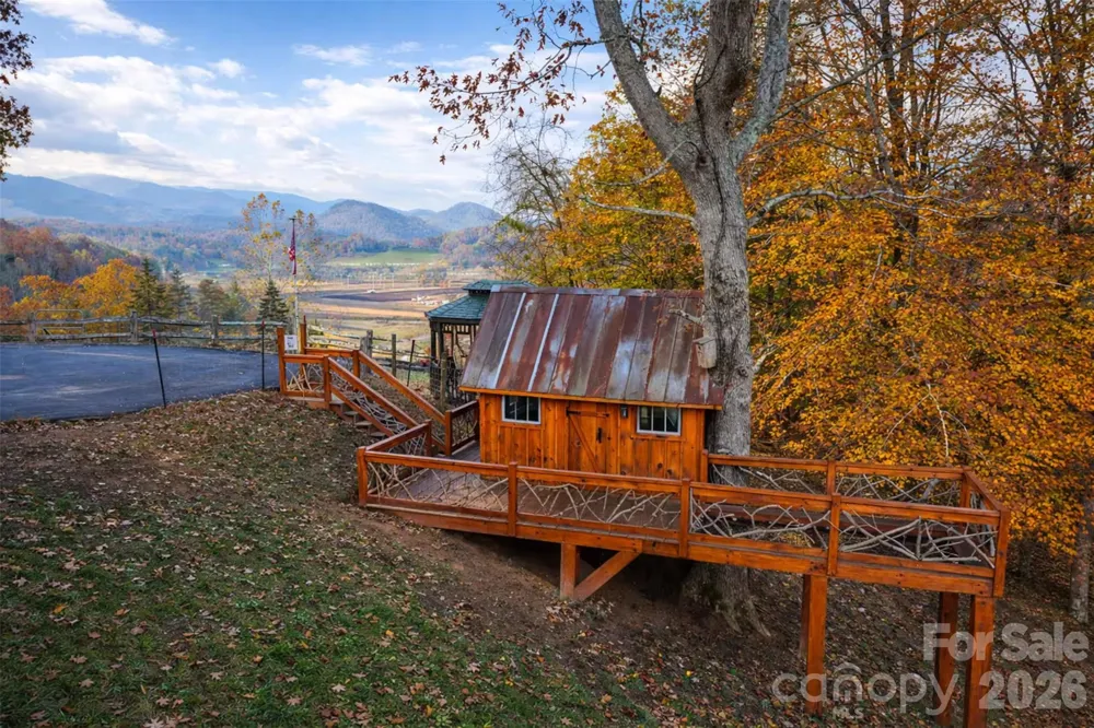 206 Hamlet Drive Burnsville, NC 28714