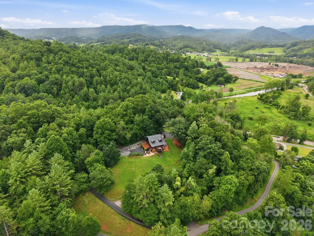 206 Hamlet Drive Burnsville, NC 28714