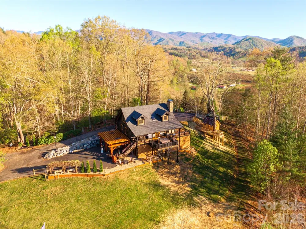 206 Hamlet Drive Burnsville, NC 28714
