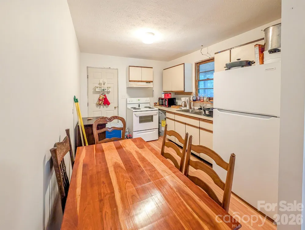 172 Lower Browns Creek Road Burnsville, NC 28714