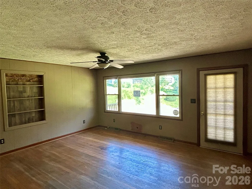 169 Double Island Road Burnsville, NC 28714