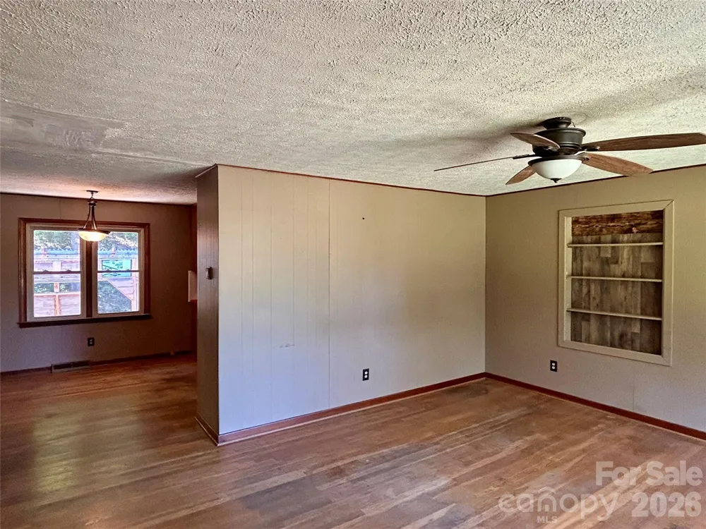 169 Double Island Road Burnsville, NC 28714