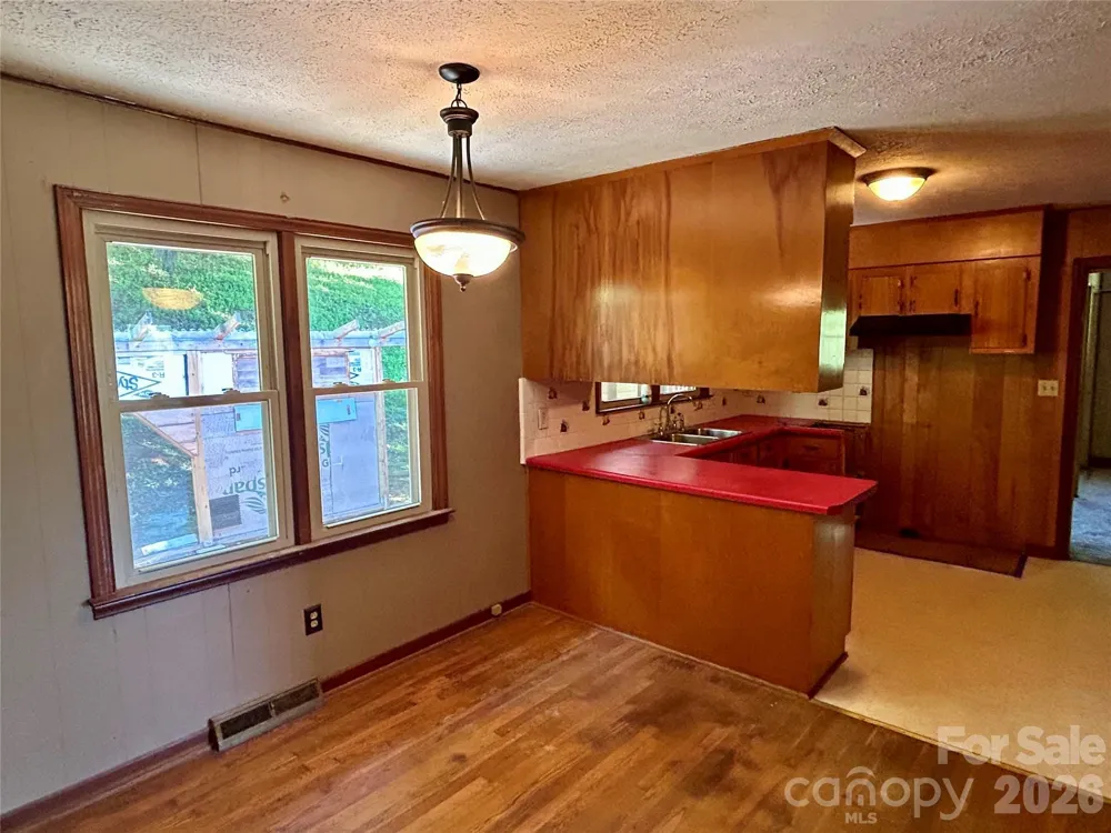 169 Double Island Road Burnsville, NC 28714