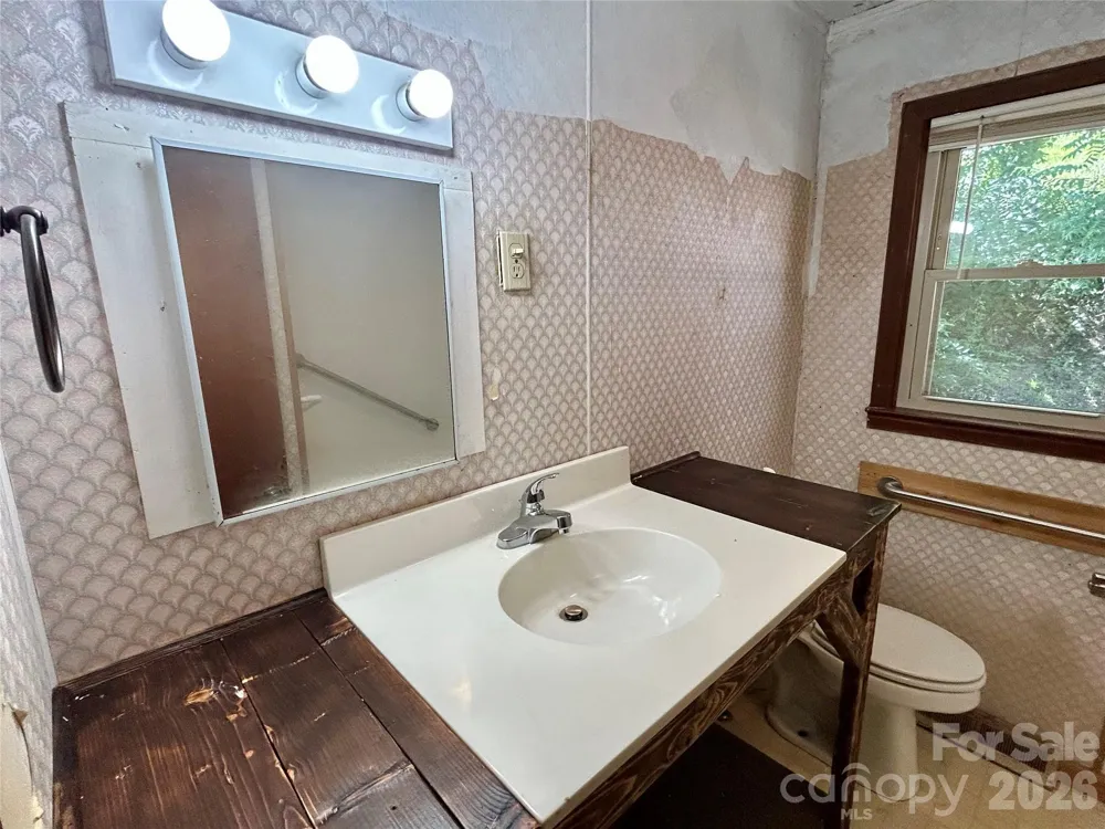 169 Double Island Road Burnsville, NC 28714