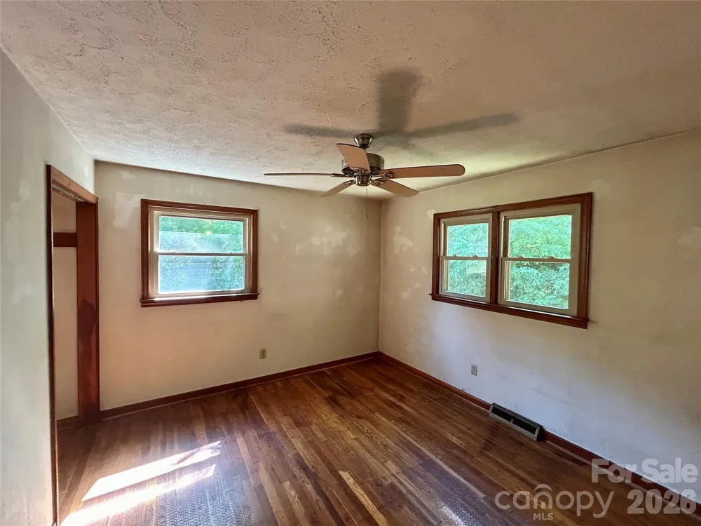169 Double Island Road Burnsville, NC 28714