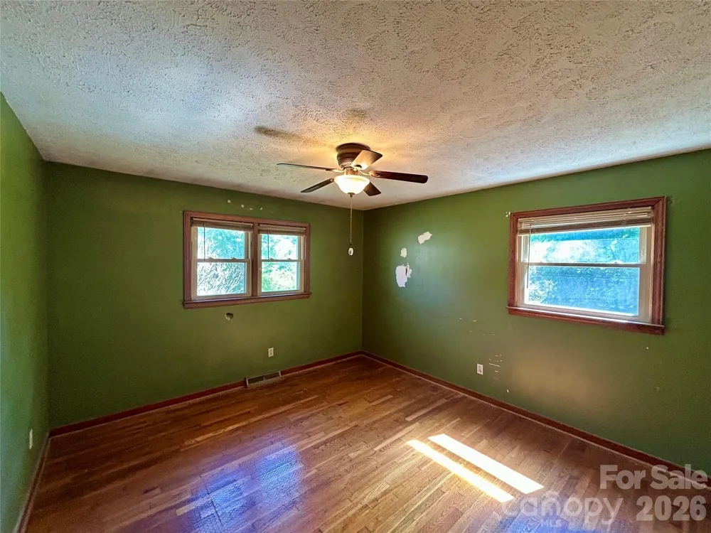 169 Double Island Road Burnsville, NC 28714