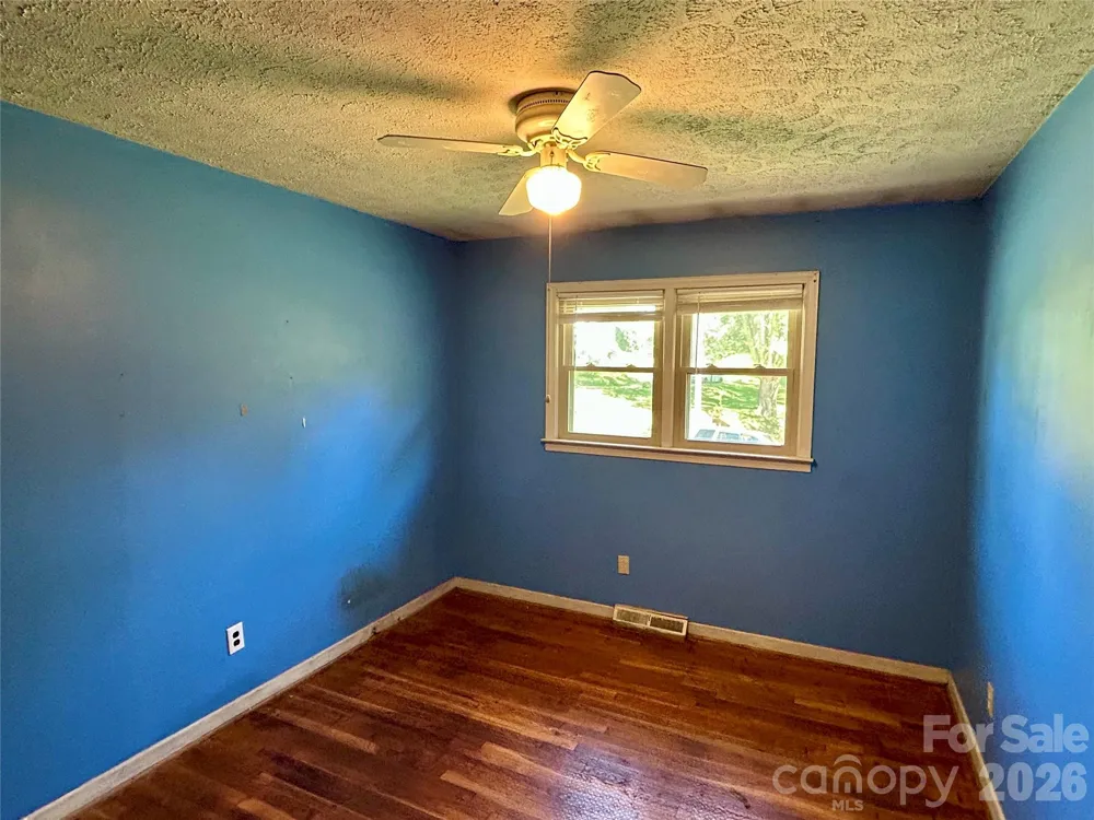 169 Double Island Road Burnsville, NC 28714