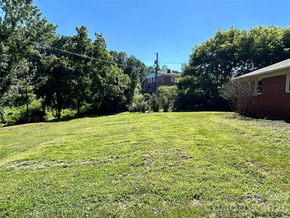 169 Double Island Road Burnsville, NC 28714