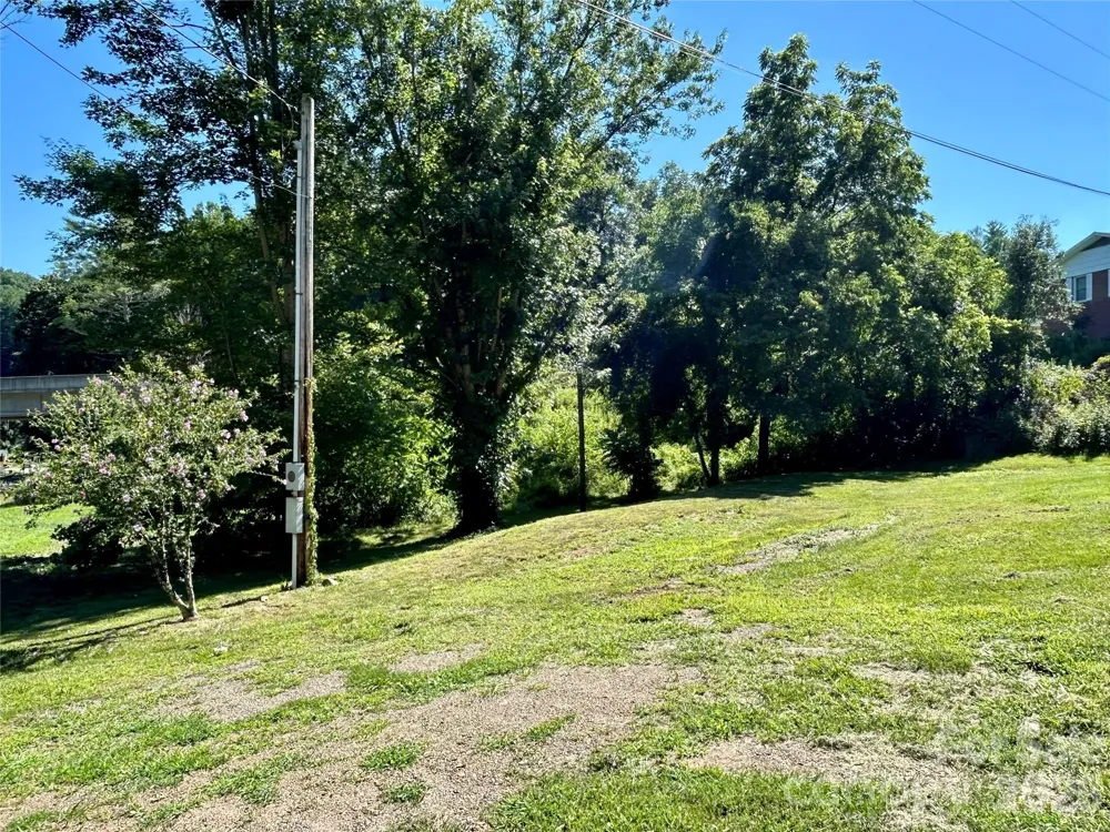 169 Double Island Road Burnsville, NC 28714