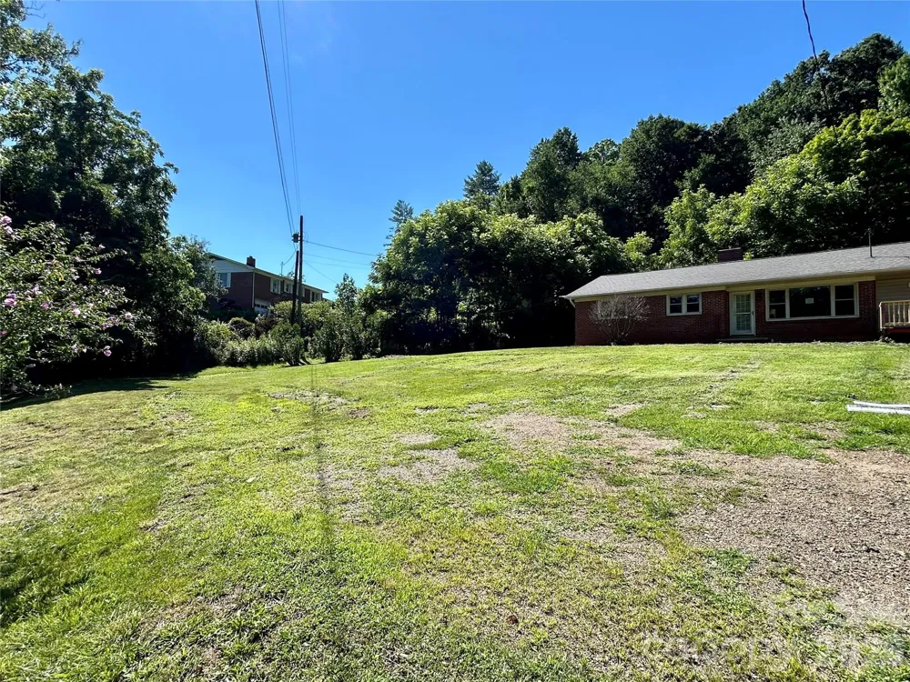 169 Double Island Road Burnsville, NC 28714