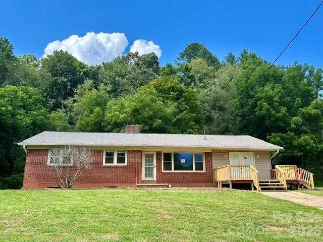 169 Double Island Road Burnsville, NC 28714