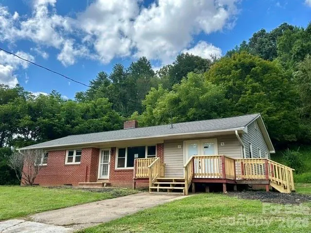169 Double Island Road Burnsville, NC 28714
