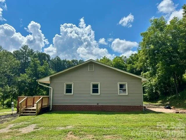 169 Double Island Road Burnsville, NC 28714