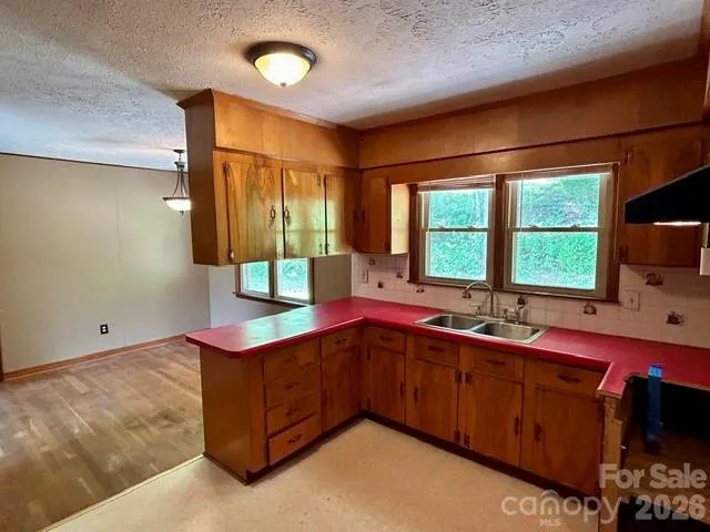 169 Double Island Road Burnsville, NC 28714