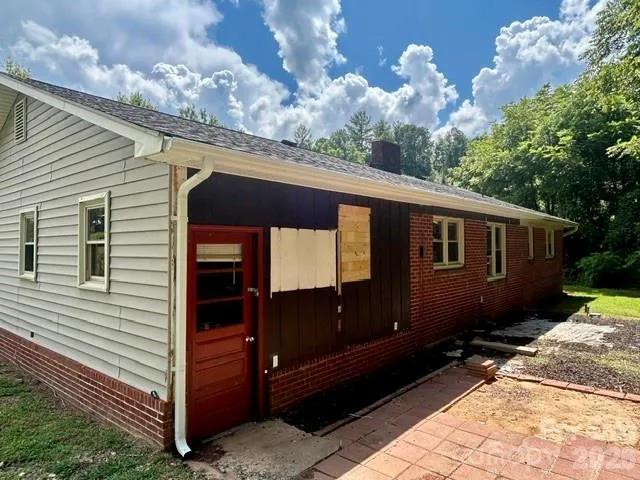 169 Double Island Road Burnsville, NC 28714