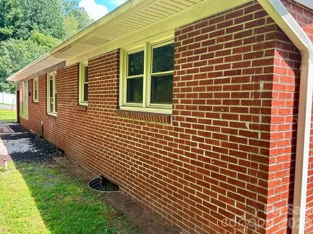 169 Double Island Road Burnsville, NC 28714