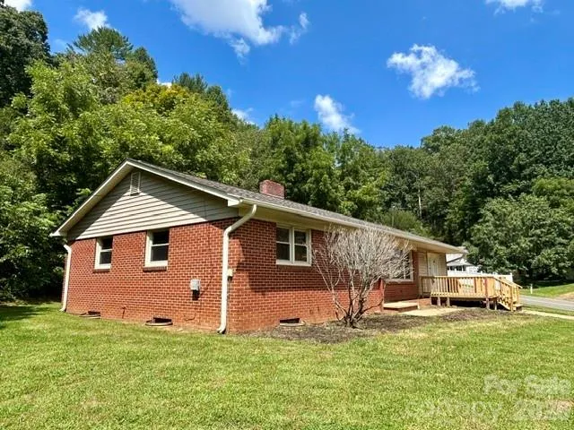 169 Double Island Road Burnsville, NC 28714