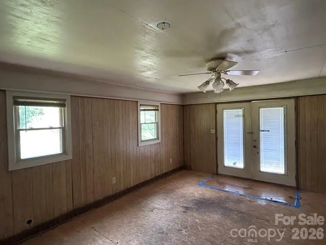 169 Double Island Road Burnsville, NC 28714