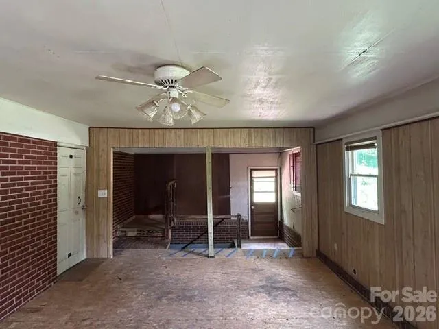 169 Double Island Road Burnsville, NC 28714