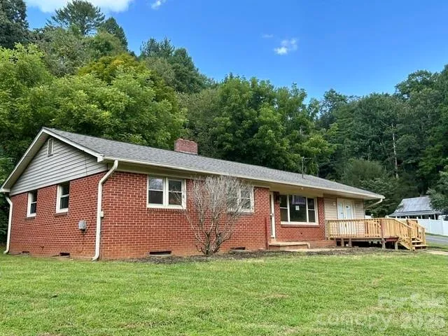 169 Double Island Road Burnsville, NC 28714