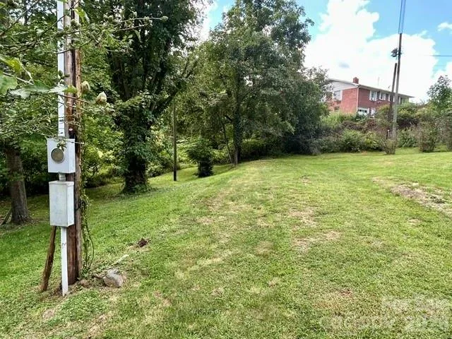 169 Double Island Road Burnsville, NC 28714