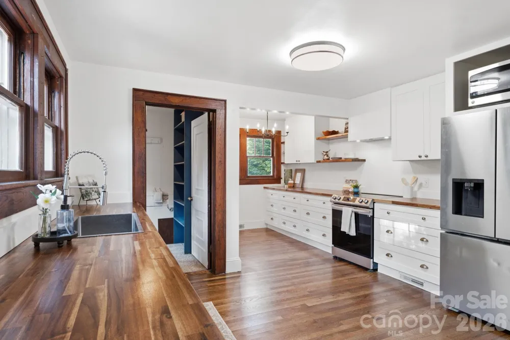 1686 Dutch Cove Road Canton, NC 28716