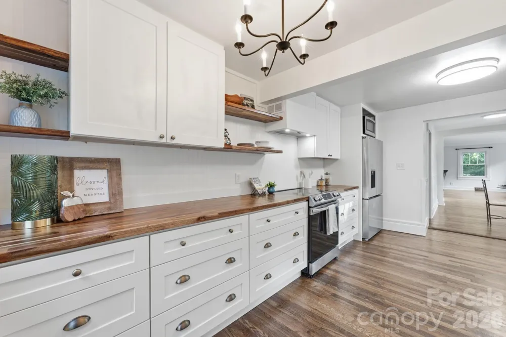 1686 Dutch Cove Road Canton, NC 28716